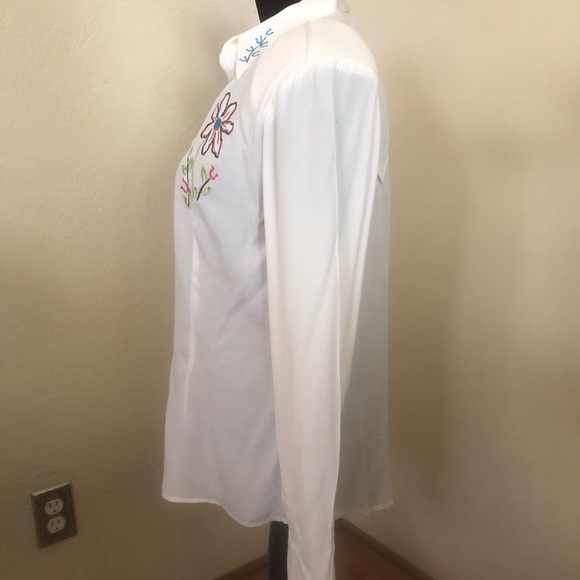 Women’s Western Desert Diva embroidered Pearl snap long sleeved shirt Medium - Picture 4 of 7